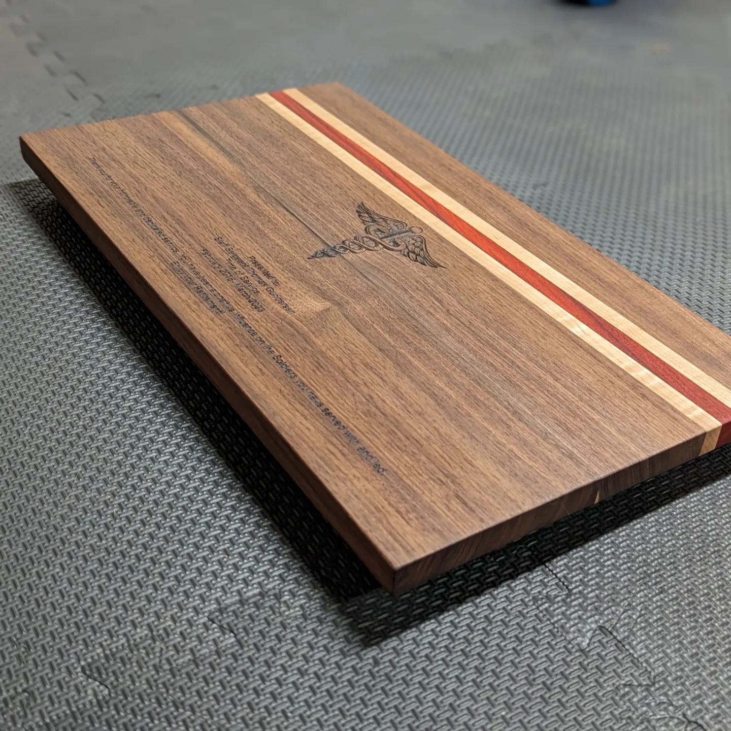 Every project is better with a story. This awesome cutting board was made as a retirement gift for a member of the army medical core.
#army #medicalcore #cuttingboard #walnut #story #retirement #retirementgift #makeit #military